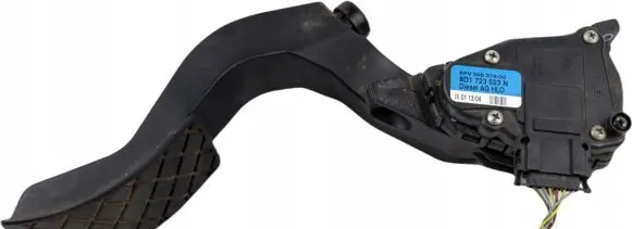 Audi A4 S4 B5 8D Accelerator throttle pedal 8D1723523N