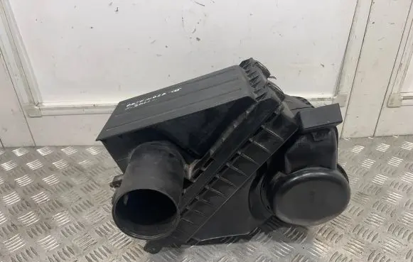 Nissan Pathfinder R51 Air filter box