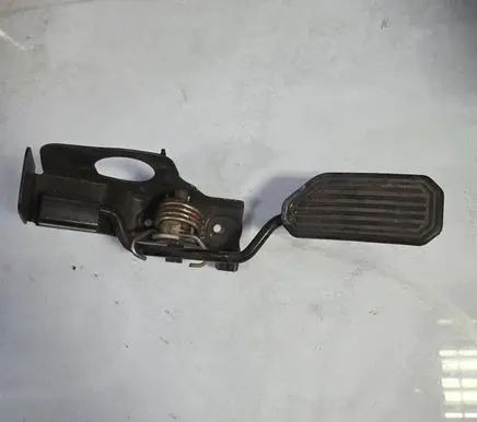 Toyota Avensis T250 Accelerator throttle pedal A5527