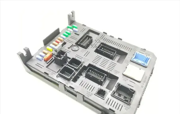 Peugeot 307 Fuse module 21676159-4