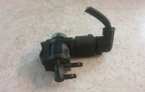Audi A4 S4 B7 8E 8H Turbo solenoid valve 1K0906283A