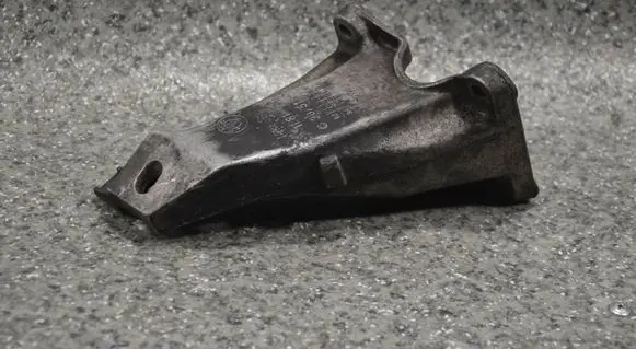 BMW 5 E34 Engine mounting bracket 141866 1181