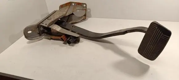 Nissan Navara D40 Brake pedal 