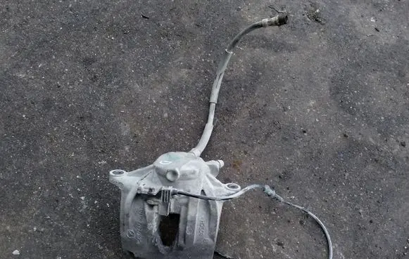 Front brake caliper