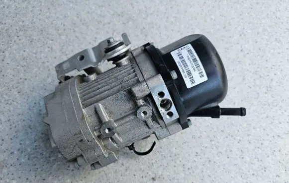 Jeep Wrangler Power steering pump P68247930AG