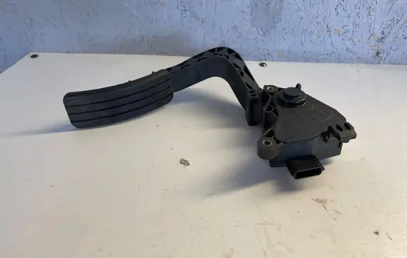 Renault Megane III Accelerator throttle pedal 180100009R
