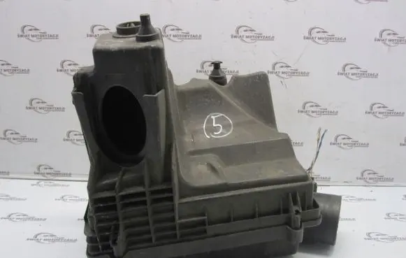 Ford Escort Air filter box 12B579