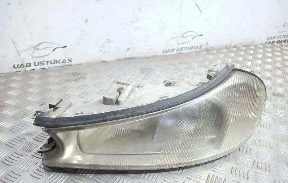 Ford Mondeo MK II Headlight/headlamp