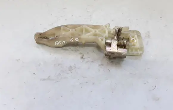 Rear door exterior handle/bracket