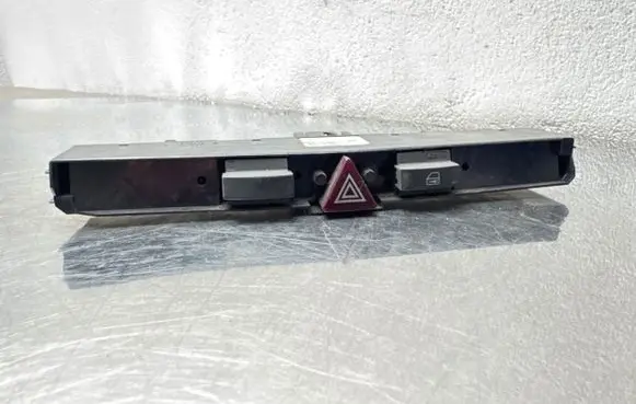 Opel Astra H Hazard light switch 13100105