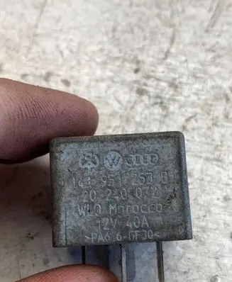 Volkswagen PASSAT B5.5 Other relay 141951253b
