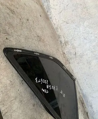 Ford Kuga I Rear side window