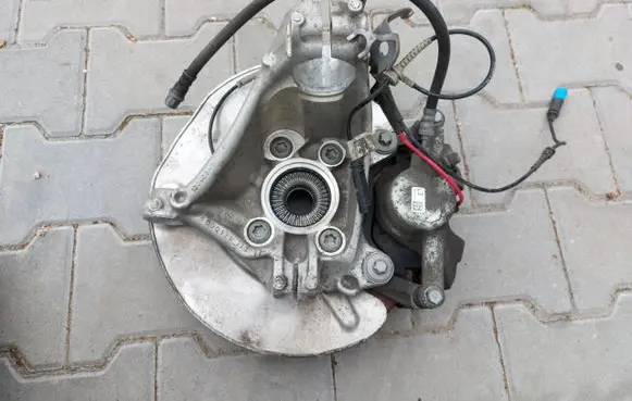 BMW 2 Active Tourer U06 Front wheel hub spindle knuckle 6890171