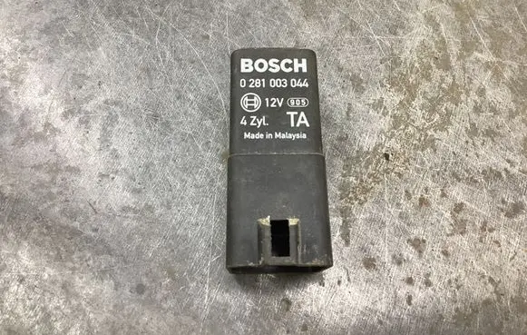 Honda CR-V Glow plug pre-heat relay 0281003044