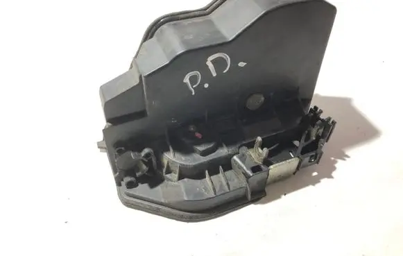 BMW 5 E60 E61 Front door lock 7167074