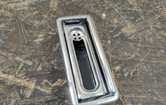Ashtray (front)