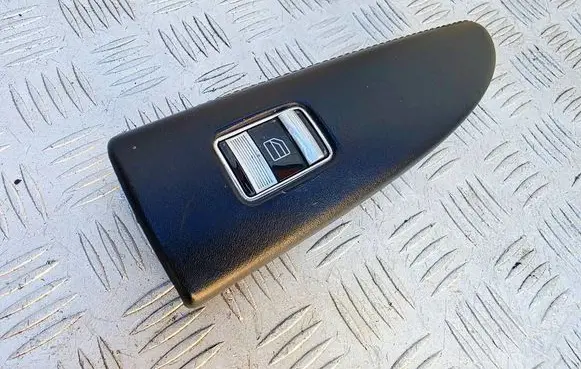 Mercedes-Benz S W221 Front door window switch trim P0105532