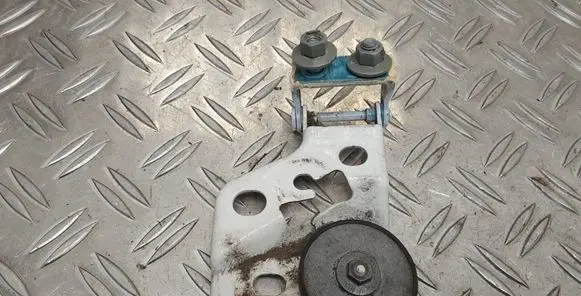 Toyota Aygo AB40 Tailgate/trunk/boot hinge