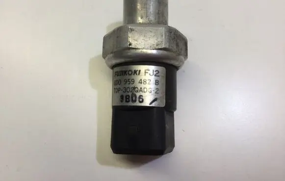 Audi A4 S4 B5 8D Air conditioning (A/C) pressure sensor 8D0959482B