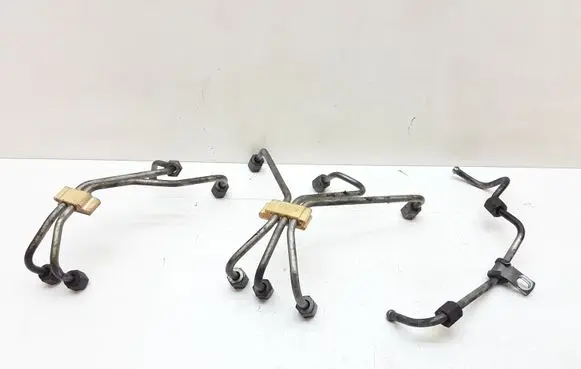 Volvo V70 Fuel injector supply line/pipe 