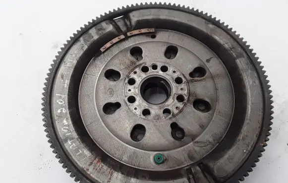 Renault Latitude (L70) Dual mass flywheel 8201004711