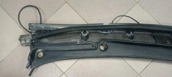 Chrysler Pacifica Wiper trim 68228471AE 93785S