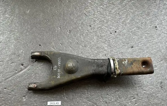 Nissan Patrol 260 Clutch release arm fork 30531P0100