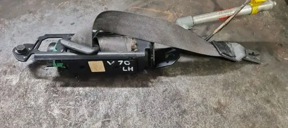 Volvo V70 Front seatbelt
