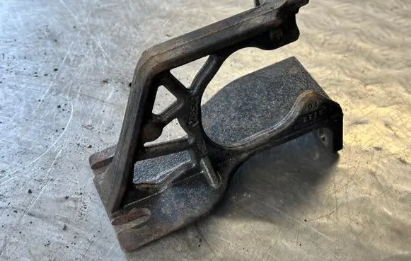 Nissan Qashqai Engine mounting bracket 7854R