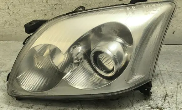Toyota Avensis T250 Headlight/headlamp