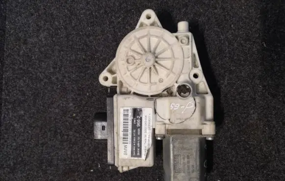 BMW X3 E83 Rear door window regulator motor 69259662 S007083008