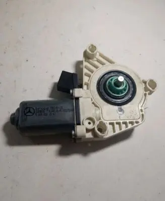 Mercedes-Benz B W245 Rear door window regulator motor A1698201942 996148101