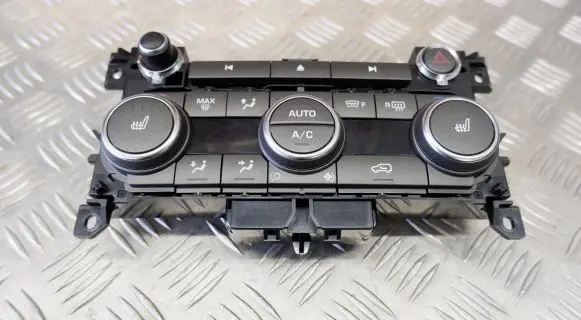 Land Rover Evoque I Climate control unit BJ3214C239FC