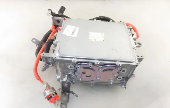 Mitsubishi Outlander Voltage converter inverter W005T70271
