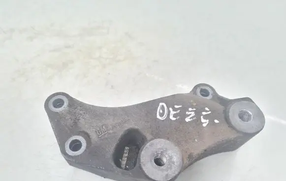 Opel Corsa E Gearbox mounting bracket 13185906