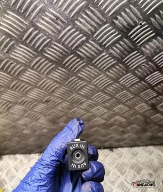 Volkswagen Tiguan AUX in-socket connector 5M0035724