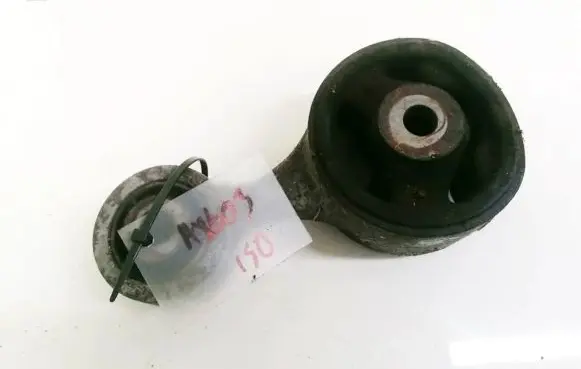 Honda CR-V Engine mount bracket