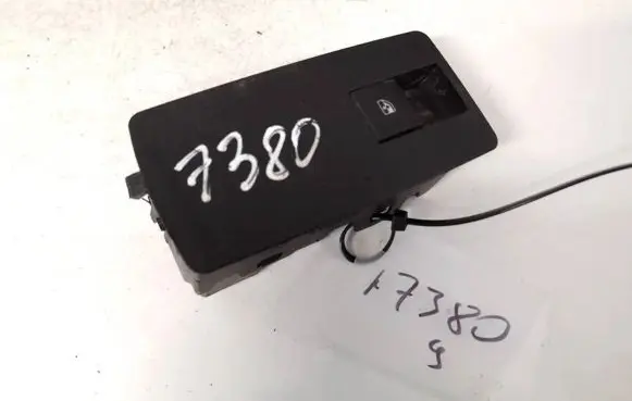 Opel Insignia A Electric window control switch 13301886