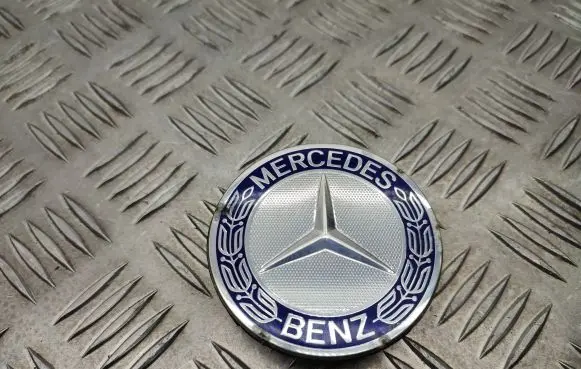 Mercedes-Benz Vito Viano W447 Original wheel cap A1714000025