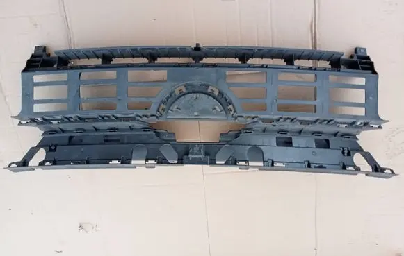 Volkswagen Transporter - Caravelle T7 Front grill 7T0807985B