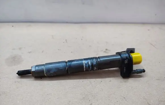 Mercedes-Benz CLS C218 X218 Fuel injector 0445116026