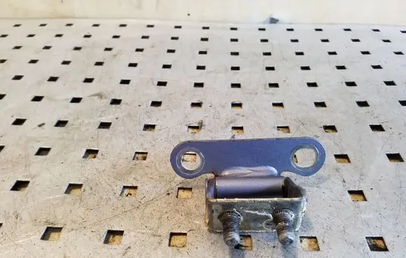 Toyota Verso Tailgate/trunk/boot hinge