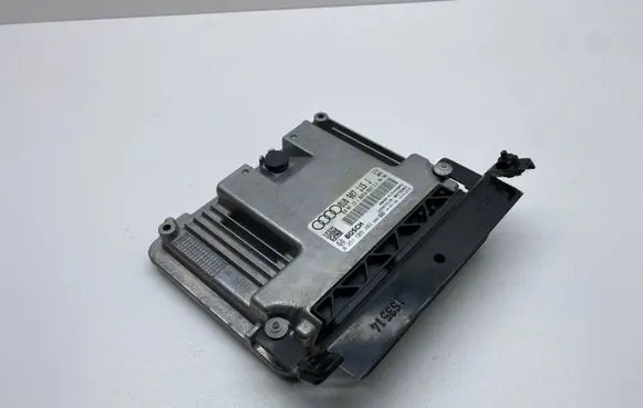 Audi Q3 8U Engine control unit/module 8U0907115J 0261S09409