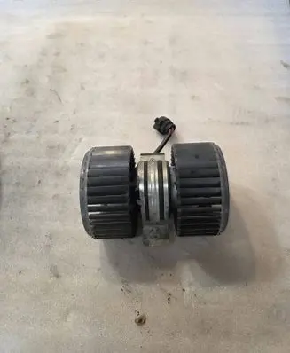 Volkswagen Phaeton Heater fan/blower 0130111045