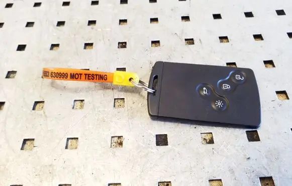 Renault Megane III Ignition key/card 