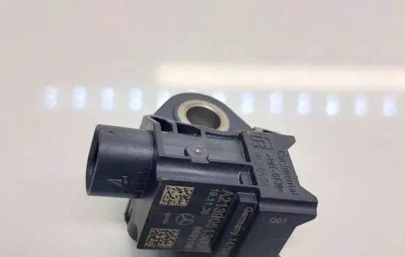 Mercedes-Benz EQC Airbag deployment crash/impact sensor A2139051300