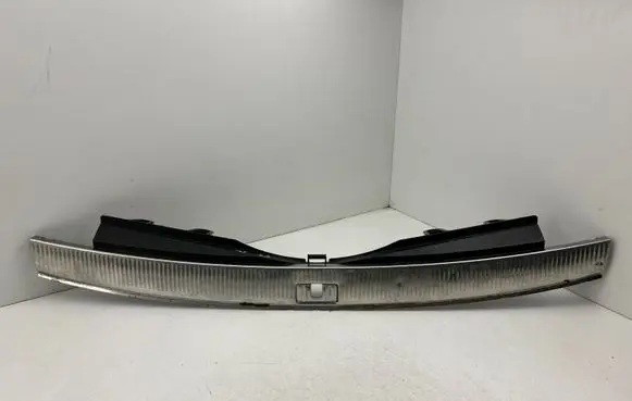 Trunk/boot sill cover protection