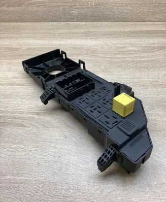 Opel Signum Fuse module 13181984 518777206