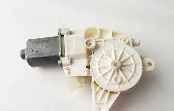 Mercedes-Benz V Class W447 Front door window regulator motor A4479063600 C13835100 1503
