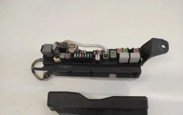 Toyota Avensis T250 Fuse module
